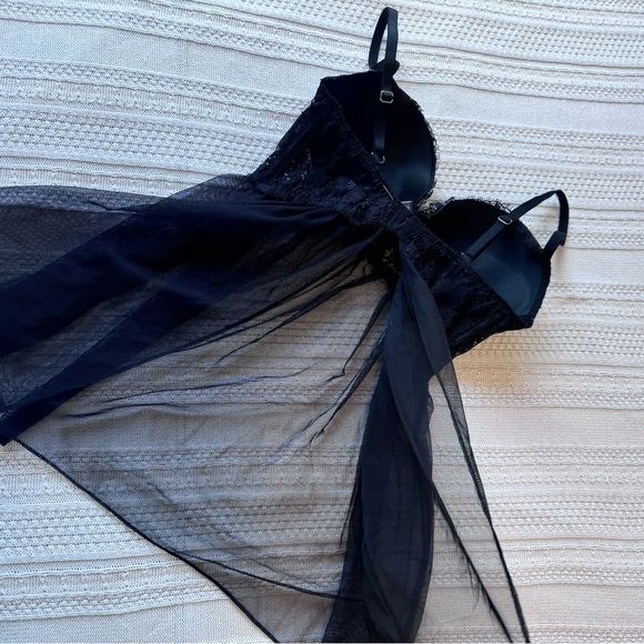 Elegant Black Lace Babydoll - Picture 3 of 7